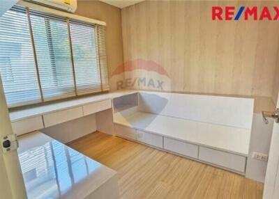 200 Sqm., 4 Beds Townhouse listed for ฿ 6,490,000.