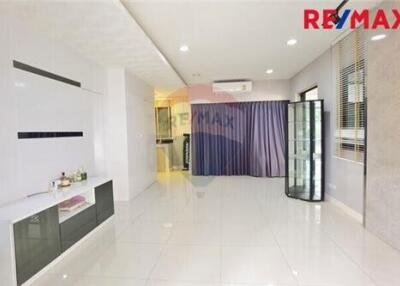 200 Sqm., 4 Beds Townhouse listed for ฿ 5,990,000.