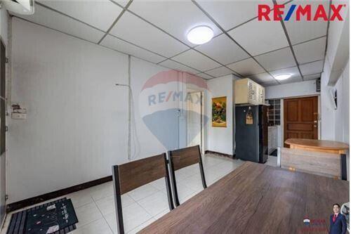 49 Sqm., 2 Beds Condo listed for ฿ 2,500,000.