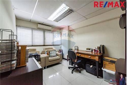 98 Sqm., 3 Beds Condo listed for ฿ 4,700,000.