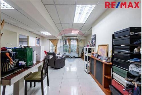 98 Sqm., 3 Beds Condo listed for ฿ 4,700,000.