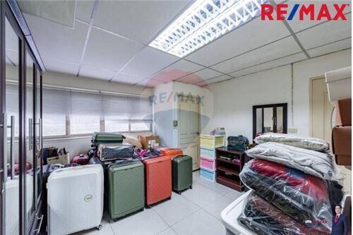 98 Sqm., 3 Beds Condo listed for ฿ 4,700,000.