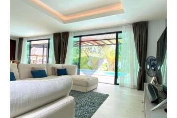 Exquisite Luxury Pool Villa At Khanom Nakhon Si Thammarat