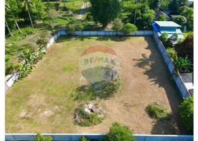 1,600 Sqm. Land listed for ฿ 5,200,000.