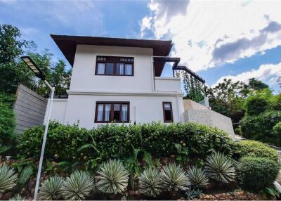 Panoramic sea views: vast and spacious FOUR BEDROOM VILLA