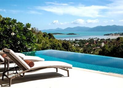 3 Bedroom Contemporary Sea View Villa in Koh Samui