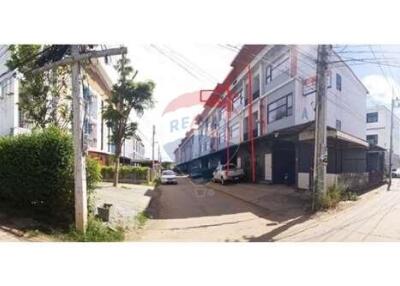 180 Sqm. Townhouse listed for ฿ 3,550,000.