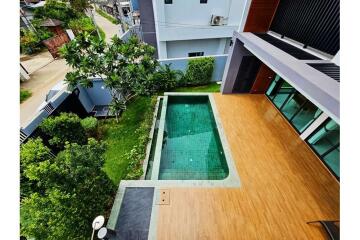 Pool villa in a good location, next to Huai Yai Road.