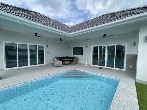 Smart Hamlet: 1 Year old Pool Villa 2 Bed 2 Bath on a good size of land