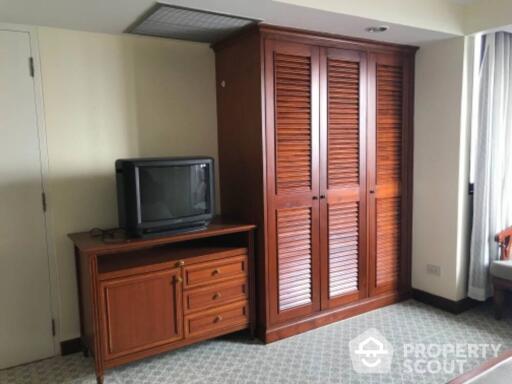 1-BR Condo at Omni Tower near BTS Nana