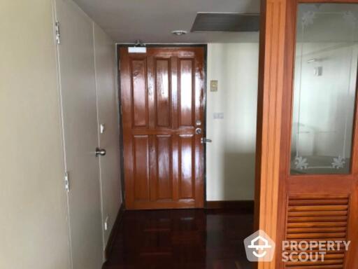 1-BR Condo at Omni Tower near BTS Nana