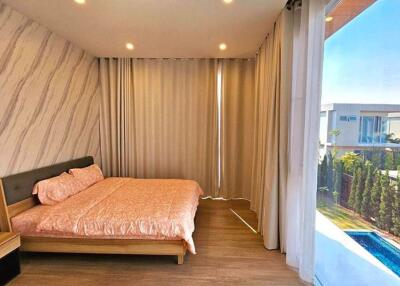 4 Bedrooms Pool villa for rent in San Kamphaeng