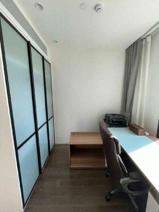 Modern bedroom with large sliding closet and work desk