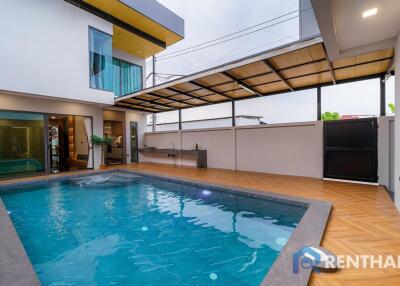 Modern Pool Villa  in East Pattaya