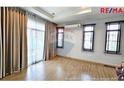 237 Sqm., 4 Beds House listed for ฿ 10,950,000.