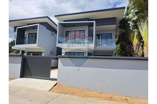 3 Bedroom Modern Contemporary Award Winning Villa in Baan Tai