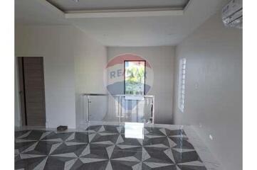 3 Bedroom Modern Contemporary Award Winning Villa in Baan Tai