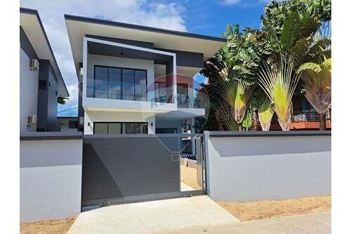 3 Bedroom Modern Contemporary Award Winning Villa in Baan Tai