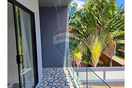 3 Bedroom Modern Contemporary Award Winning Villa in Baan Tai