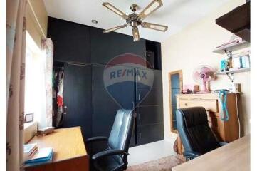 Charming 4 Bedroom House with Pool near Regents School - 920471009-107