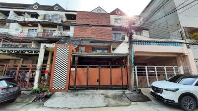 For Sale and Rent Bangkok Town House Phatthanakarn Suan Luang