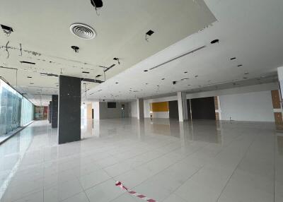 For Rent Bangkok Retail Rama 9 MRT Ratchadapisek Din Daeng