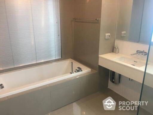 2-BR Condo at Rhythm Sukhumvit 42 near BTS Ekkamai (ID 513284)