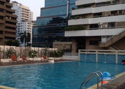 1-BR Condo at Sukhumvit Living Town near MRT Phetchaburi