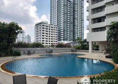 3-BR Condo at D.S. Tower 1 Sukhumvit 33 Condominium near BTS Phrom Phong