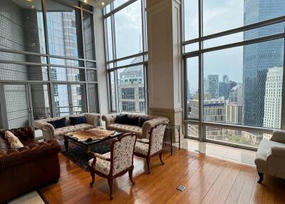 4-BR Penthouse at All Season Mansion Condominium near BTS Phloen Chit