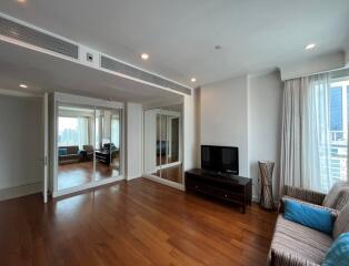 Q Langsuan  2 Bedroom Luxury Condo For Rent in Desirable Location