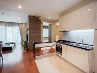 Modern kitchen with open concept leading to the living area in a bright apartment