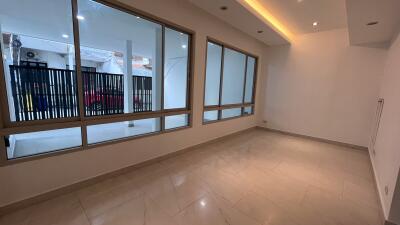 House Sukhumvit 15 Asoke Sale