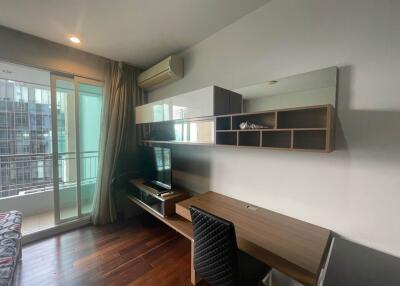 Condo for Rent at Circle Condominium