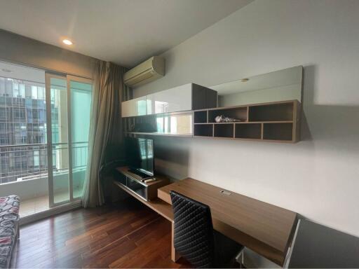 Condo for Rent at Circle Condominium