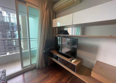 Condo for Rent at Circle Condominium