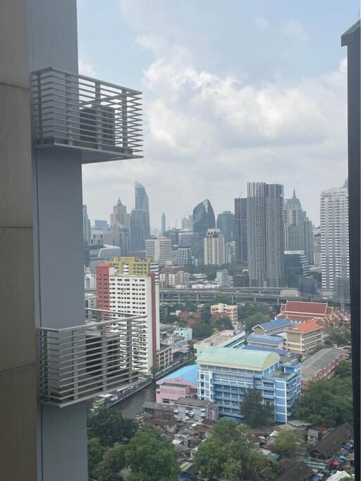 Condo for Rent at Circle Condominium