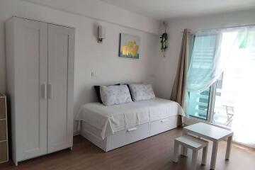 Charming Older Studio Room in See View Tower