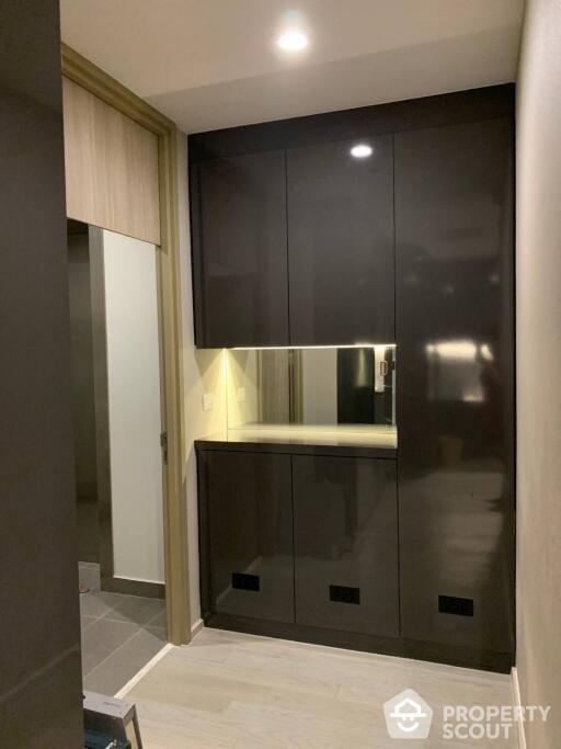 1-BR Condo at Noble Ploenchit near BTS Phloen Chit