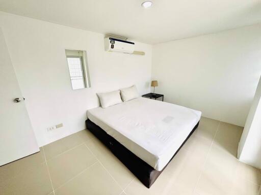 2 bed Condo in The Waterford Rama 4 Phra Khanong Sub District C020917