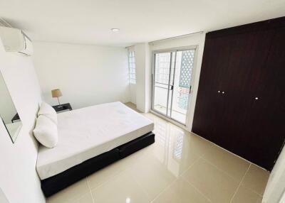 2 bed Condo in The Waterford Rama 4 Phra Khanong Sub District C020917