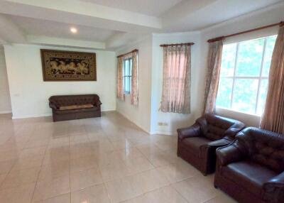 Comfortable 4 Bedroom Family Home in Land and Houses Sansai Chiang Mai