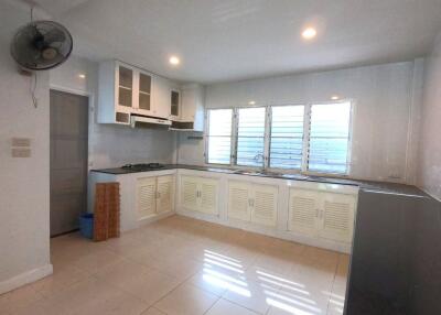 Comfortable 4 Bedroom Family Home in Land and Houses Sansai Chiang Mai