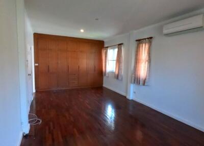 Comfortable 4 Bedroom Family Home in Land and Houses Sansai Chiang Mai
