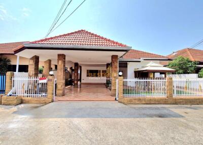 3 Bedrooms Villa / Single House in Pattaya Paradise Village East Pattaya H011733