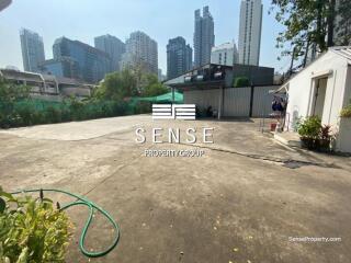 Classic 4 bedroom house for rent in Sukhumvit 26