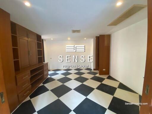 Classic 4 bedroom house for rent in Sukhumvit 26