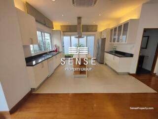 Sapcious house 4 bed for rent in thong lor