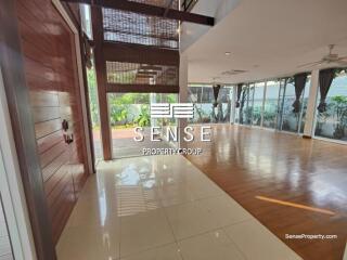 Sapcious house 4 bed for rent in thong lor