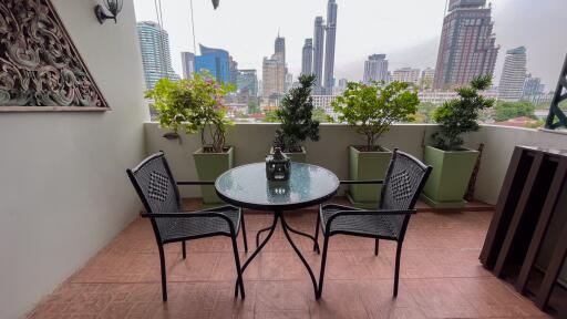 Large Condo Sukhumvit 61 Sale Ekkamai